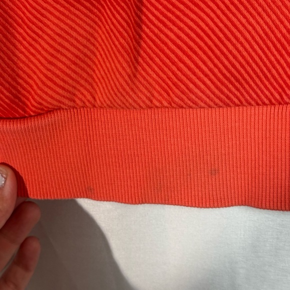 Under Armour Youth Medium Red Hoodie Pullover Sweatshirt Logo Kangaroo Pocket - Picture 4 of 6